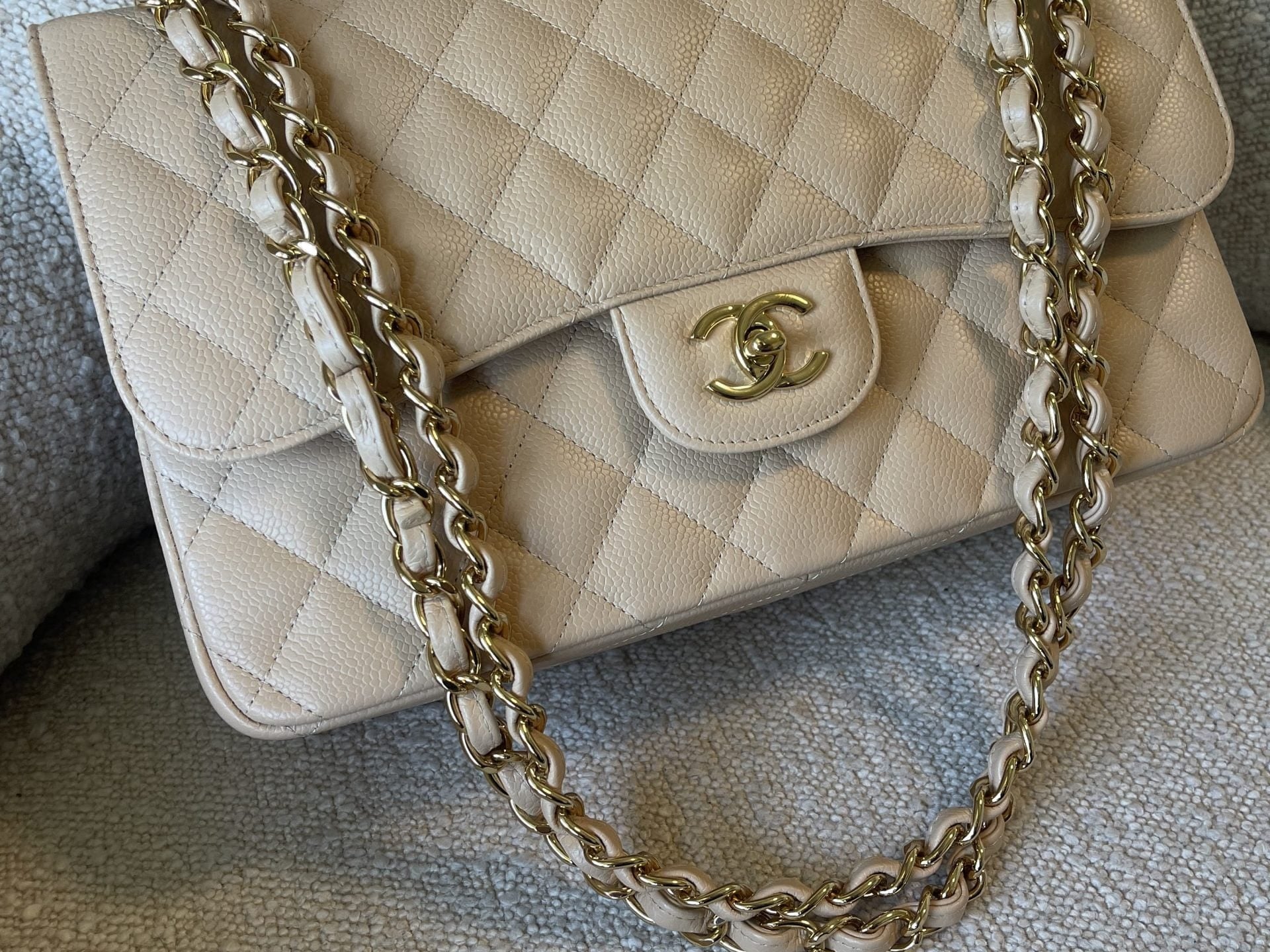 CHANEL Handbag Beige Clair Caviar Quilted Jumbo Classic Flap LGHW -Knockoff
