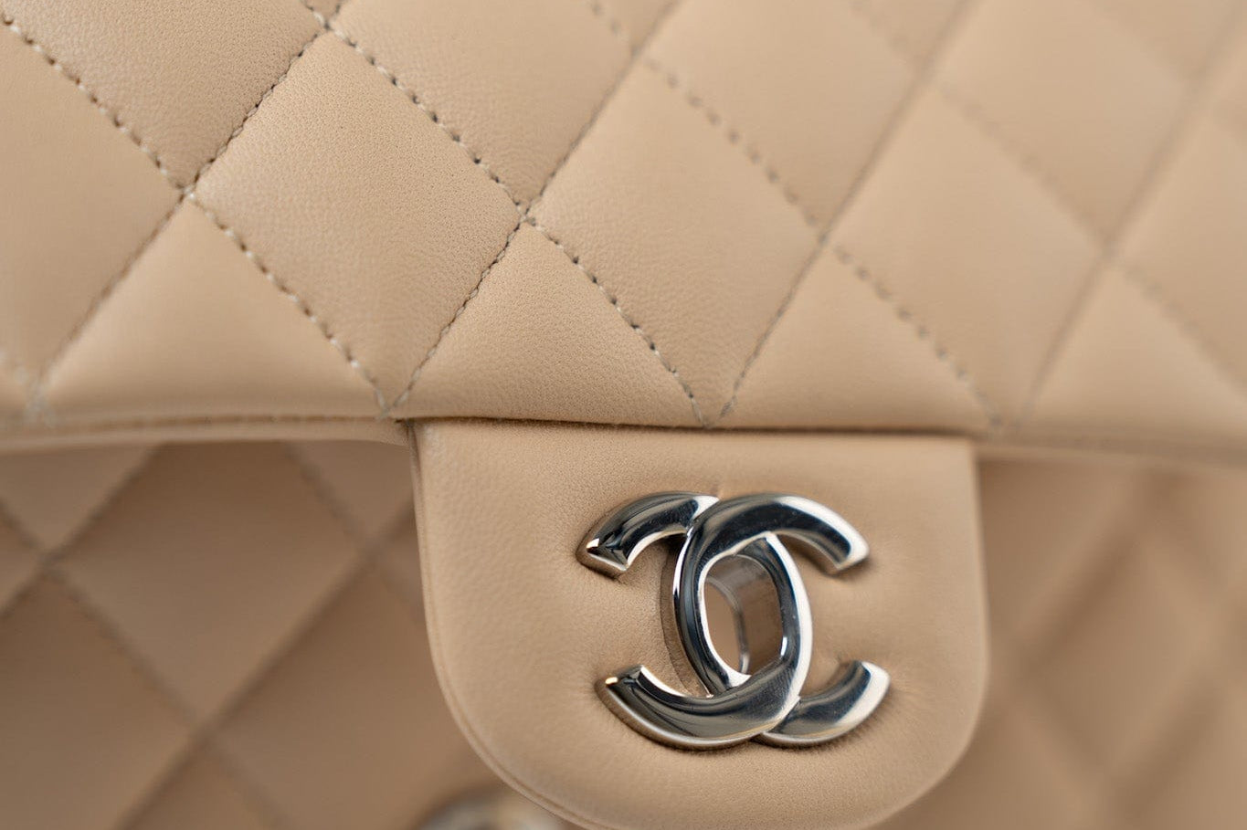 CHANEL Handbag Beige Clair Lambskin Quilted Classic Flap Medium Silver Hardware -Knockoff
