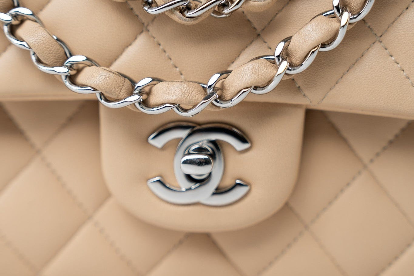 CHANEL Handbag Beige Clair Lambskin Quilted Classic Flap Medium Silver Hardware -Knockoff
