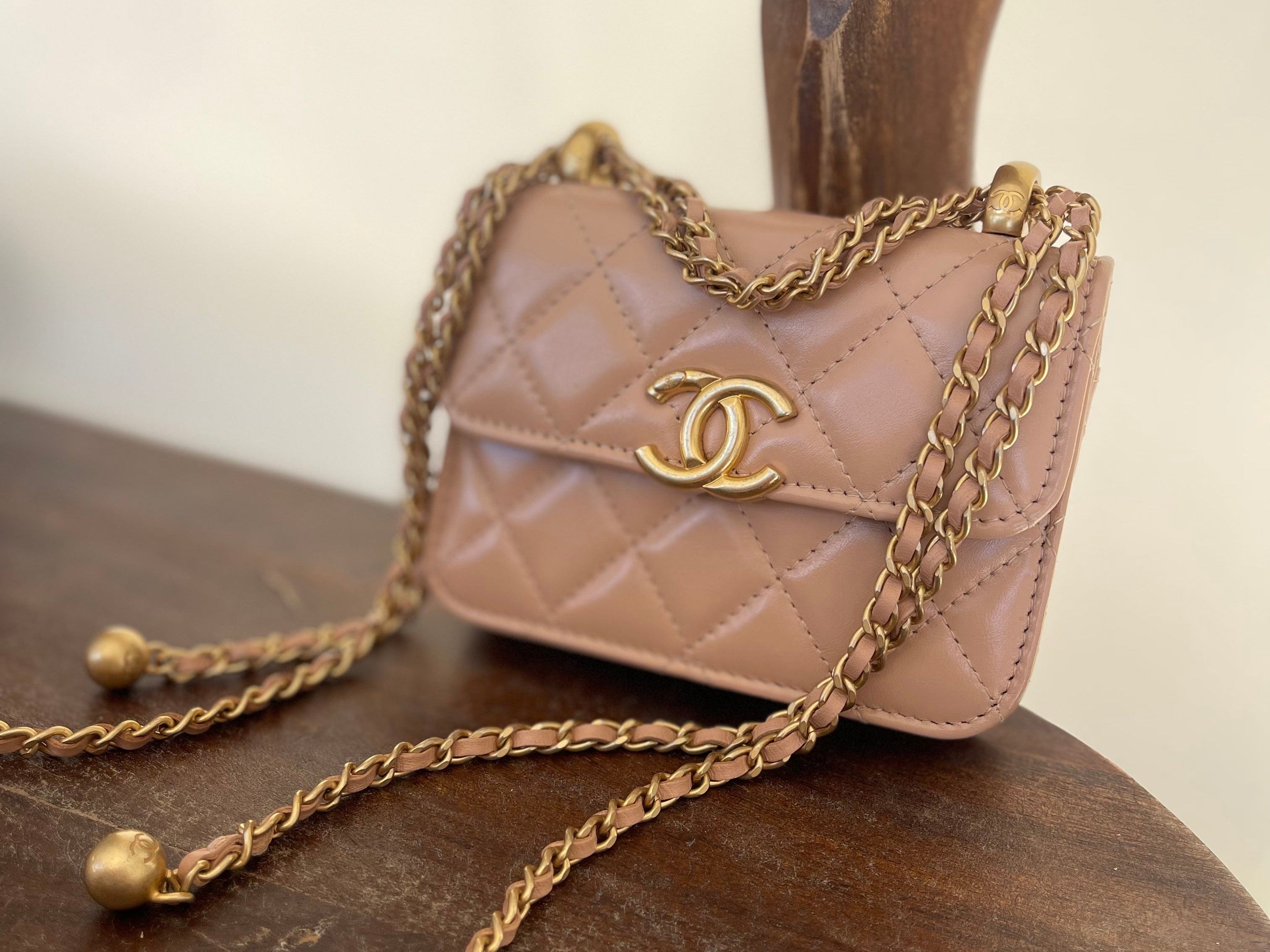 CHANEL Handbag Beige Micro Lambskin Quilted Coin Purse with Chain Aged Gold Hardware -Knockoff
