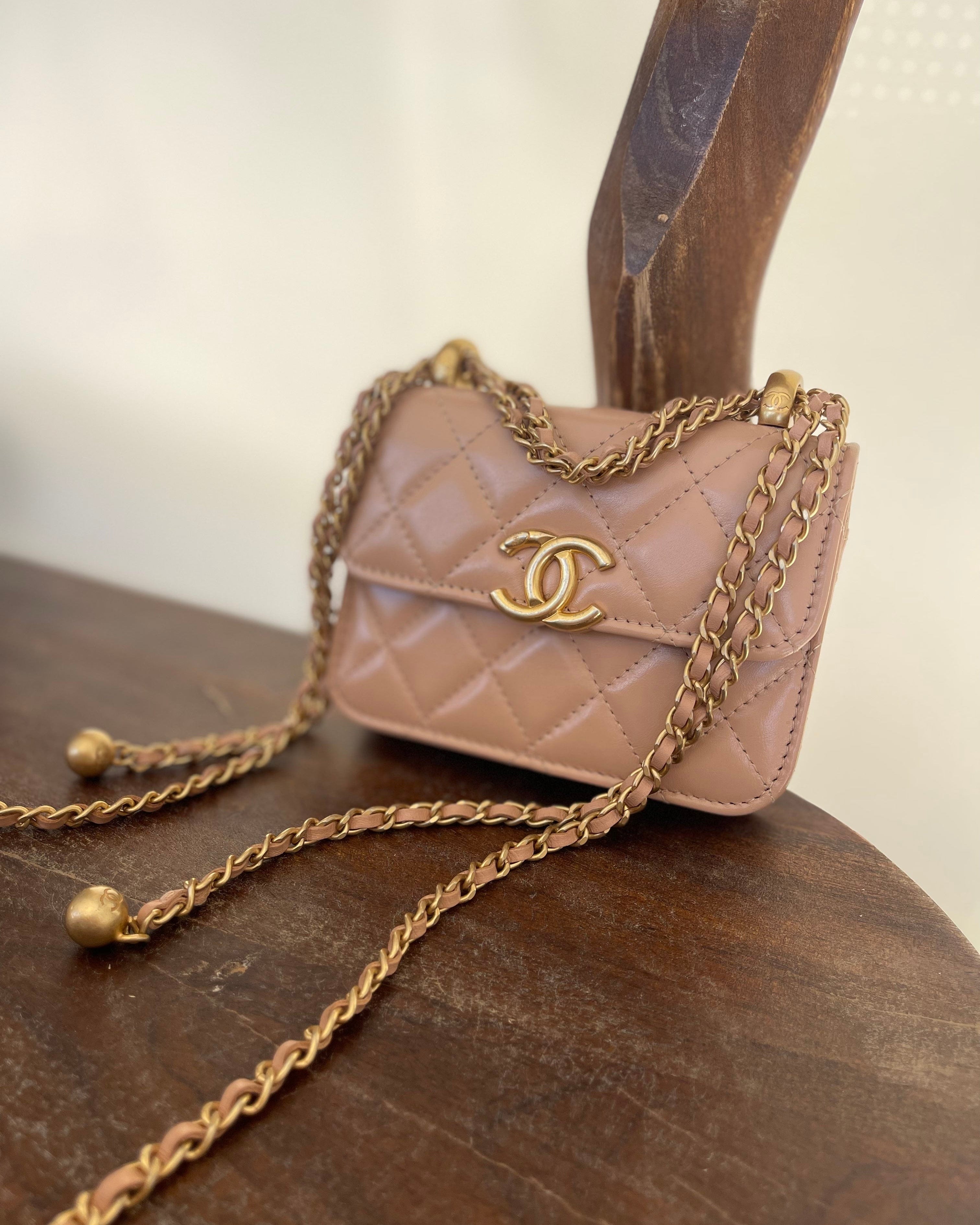 CHANEL Handbag Beige Micro Lambskin Quilted Coin Purse with Chain Aged Gold Hardware -Knockoff
