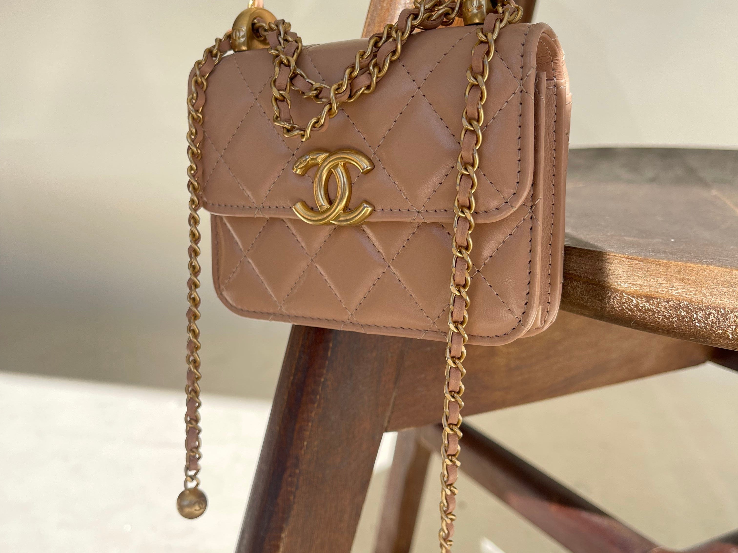 CHANEL Handbag Beige Micro Lambskin Quilted Coin Purse with Chain Aged Gold Hardware -Knockoff
