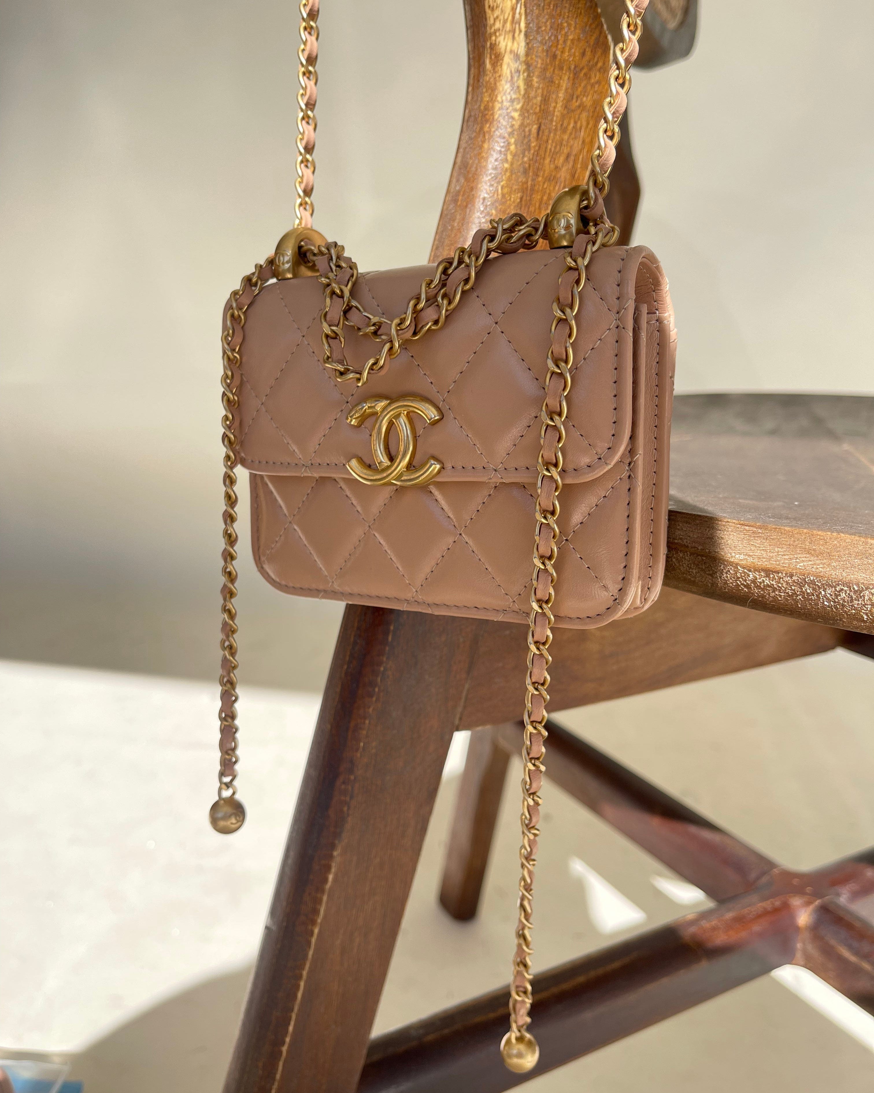 CHANEL Handbag Beige Micro Lambskin Quilted Coin Purse with Chain Aged Gold Hardware -Knockoff
