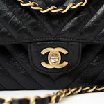 CHANEL Handbag Black 18B Metallic Black Crumpled Calfskin Chevron Classic Flap Medium Aged Gold Hardware -Knockoff
