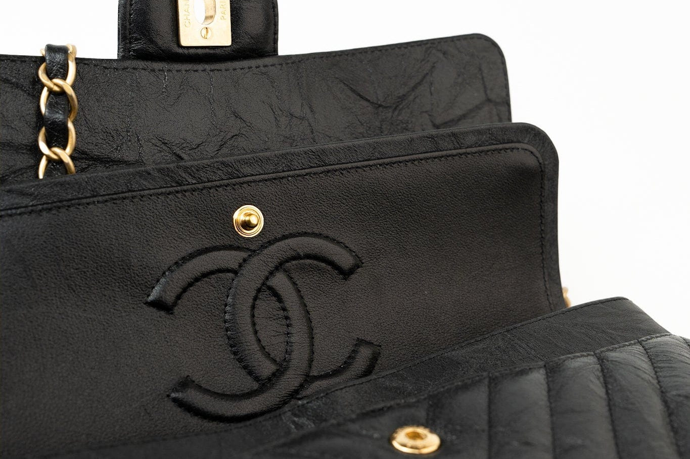 CHANEL Handbag Black 18B Metallic Black Crumpled Calfskin Chevron Classic Flap Medium Aged Gold Hardware -Knockoff
