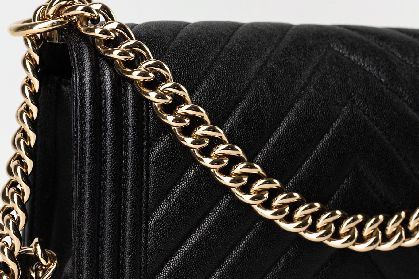 CHANEL Handbag Black 19S Shiny Black Caviar Chevron Boy Bag Medium Champagne Gold Hardware -Knockoff
