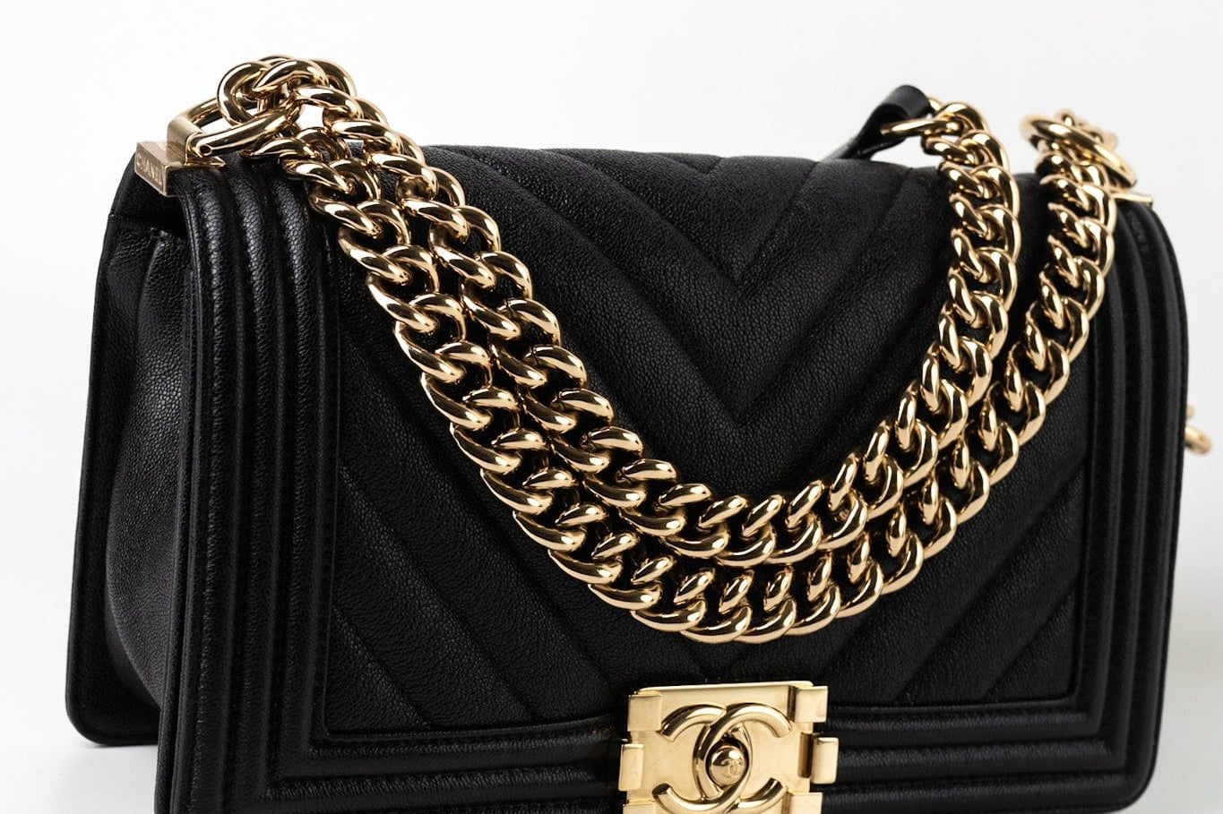 CHANEL Handbag Black 19S Shiny Black Caviar Chevron Boy Bag Medium Champagne Gold Hardware -Knockoff
