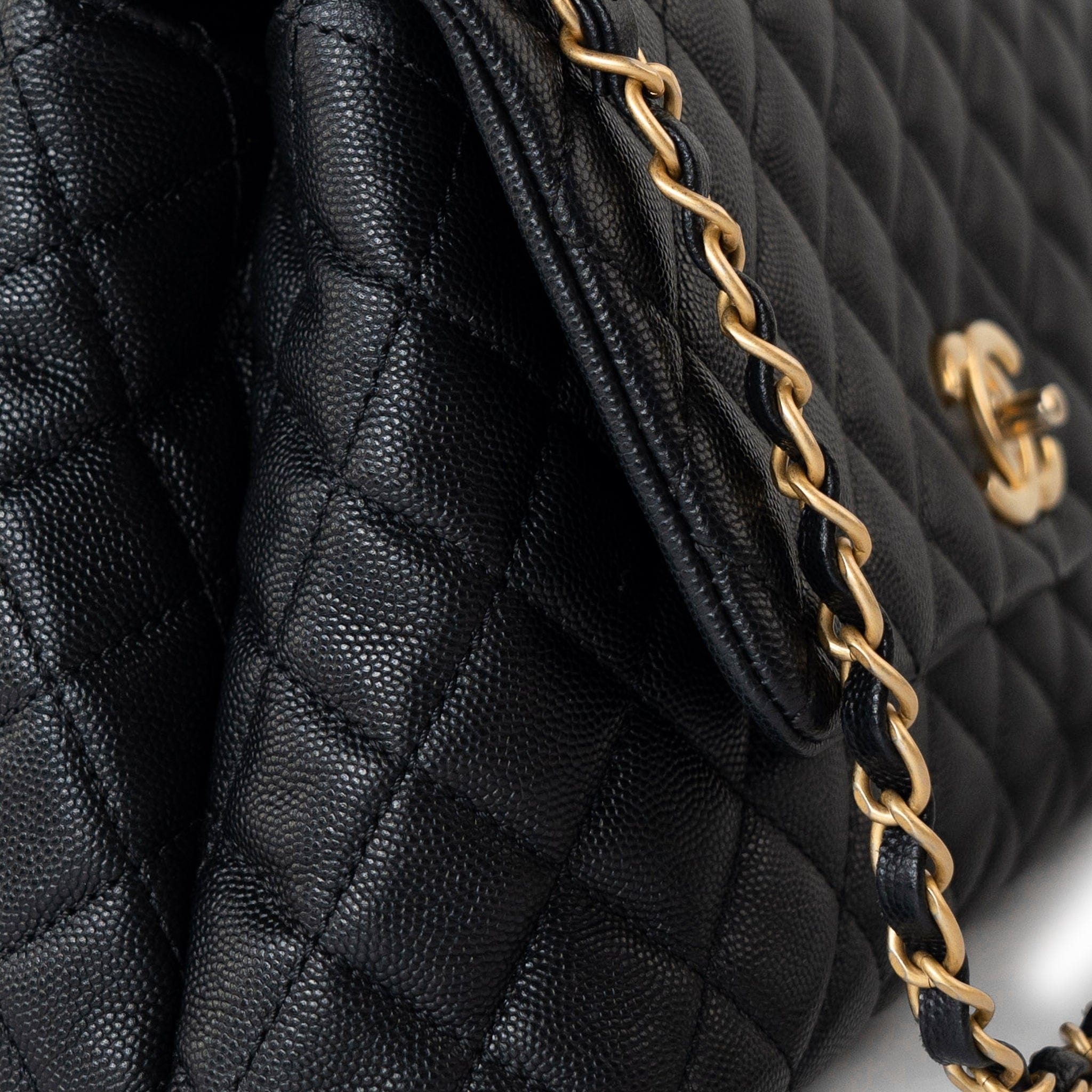 CHANEL Handbag Black Black Caviar Quilted Coco Handle Medium Antique Gold Hardware -Knockoff
