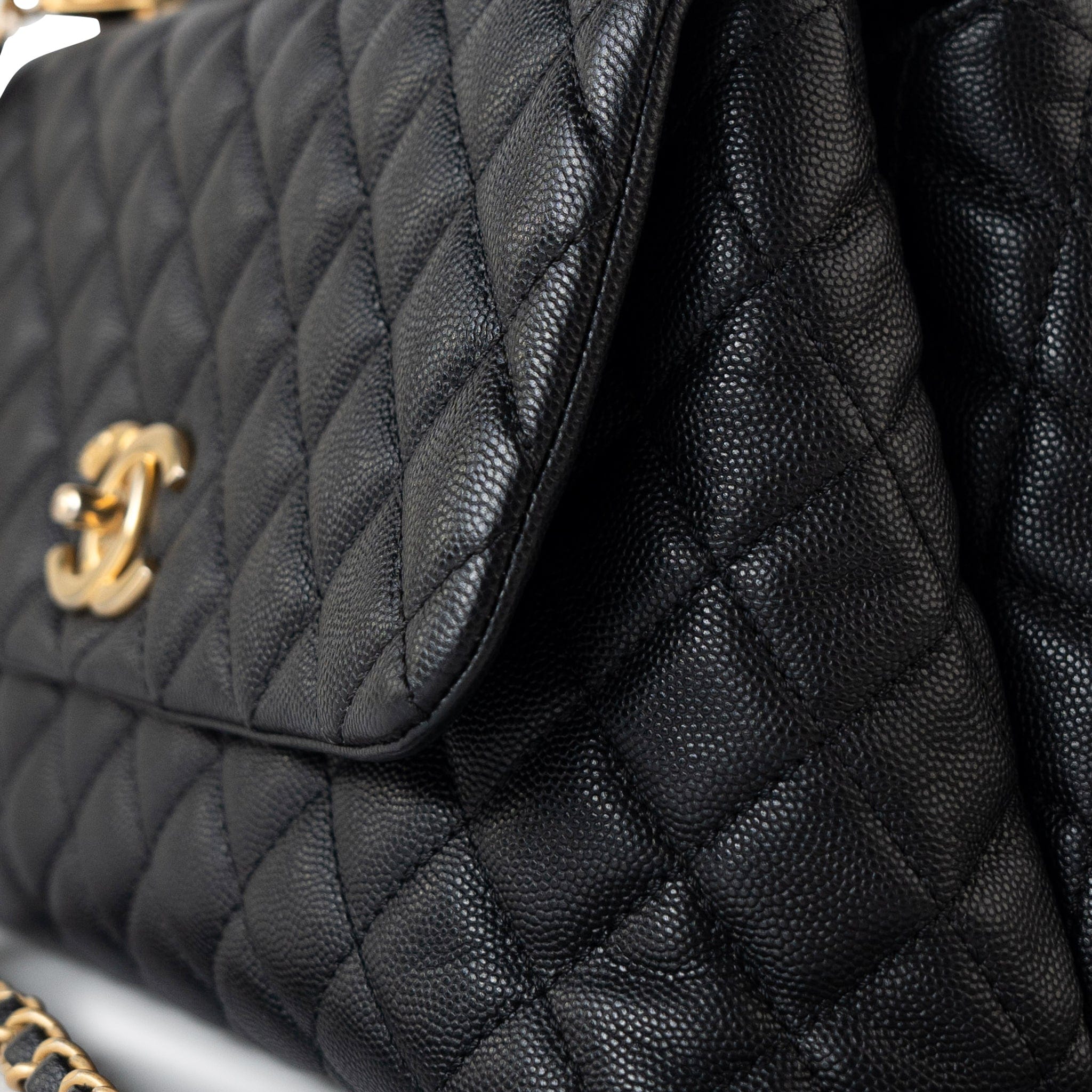 CHANEL Handbag Black Black Caviar Quilted Coco Handle Medium Antique Gold Hardware -Knockoff
