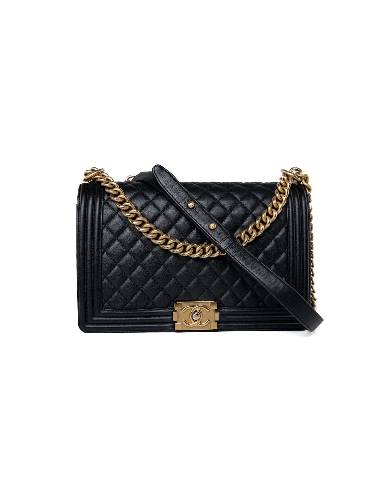 CHANEL Handbag Black Black Lambskin Quilted New Medium Boy Bag Aged Gold Hardware -Knockoff
