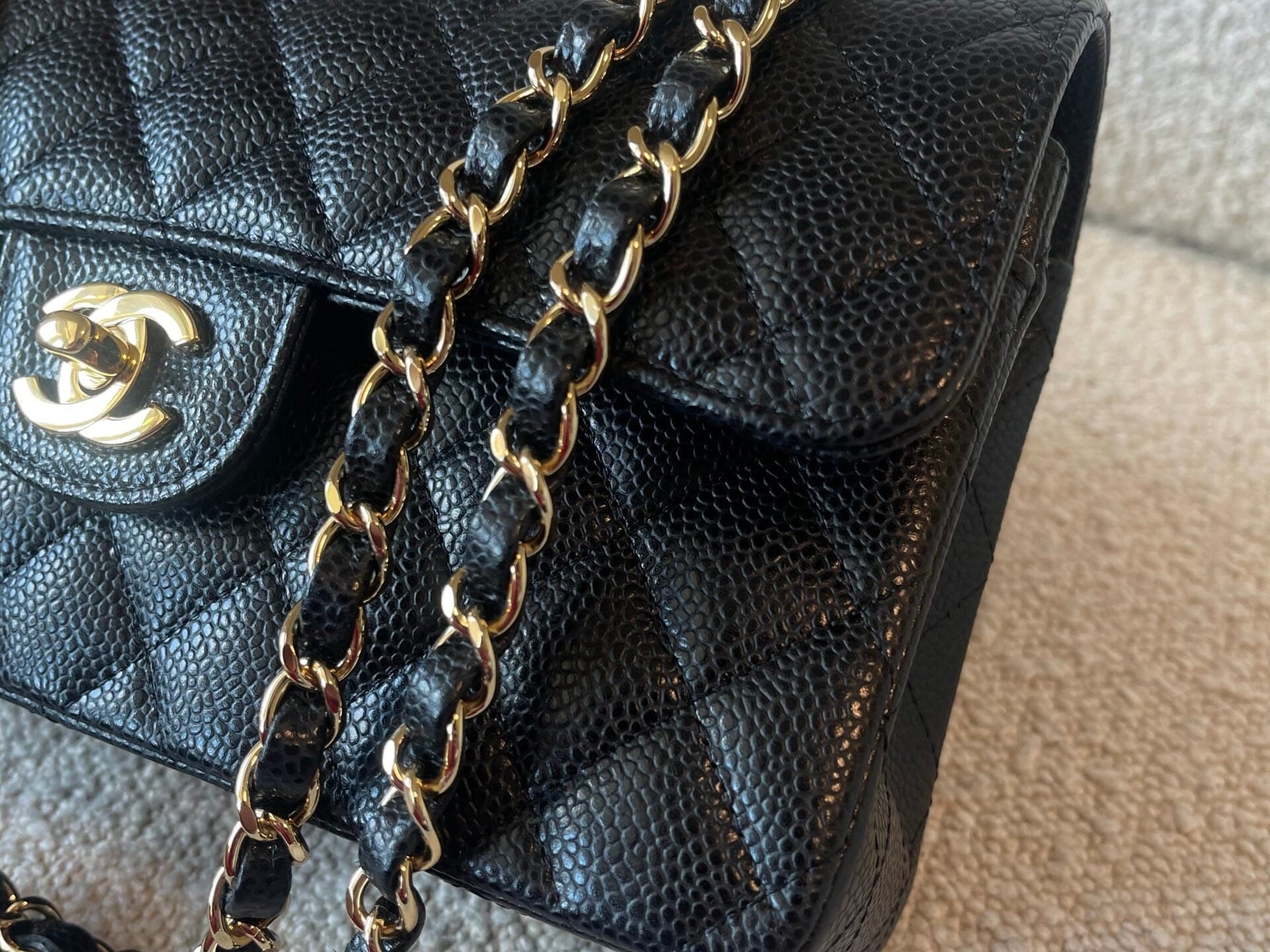 CHANEL Handbag Black Caviar Quilted Classic Double Flap Small Gold Hardware -Knockoff
