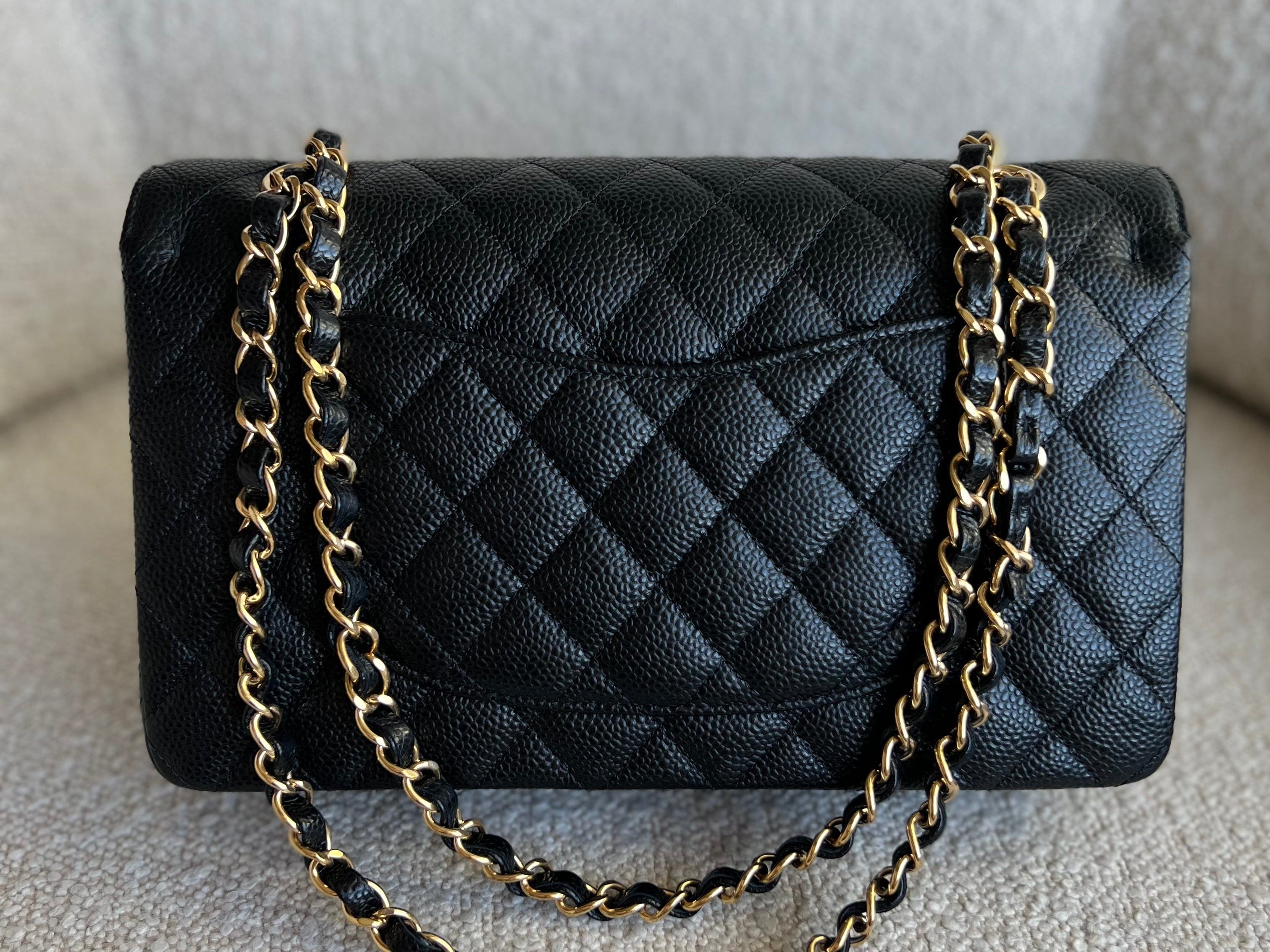 CHANEL Handbag Black Caviar Quilted Classic Flap Medium GHW -Knockoff
