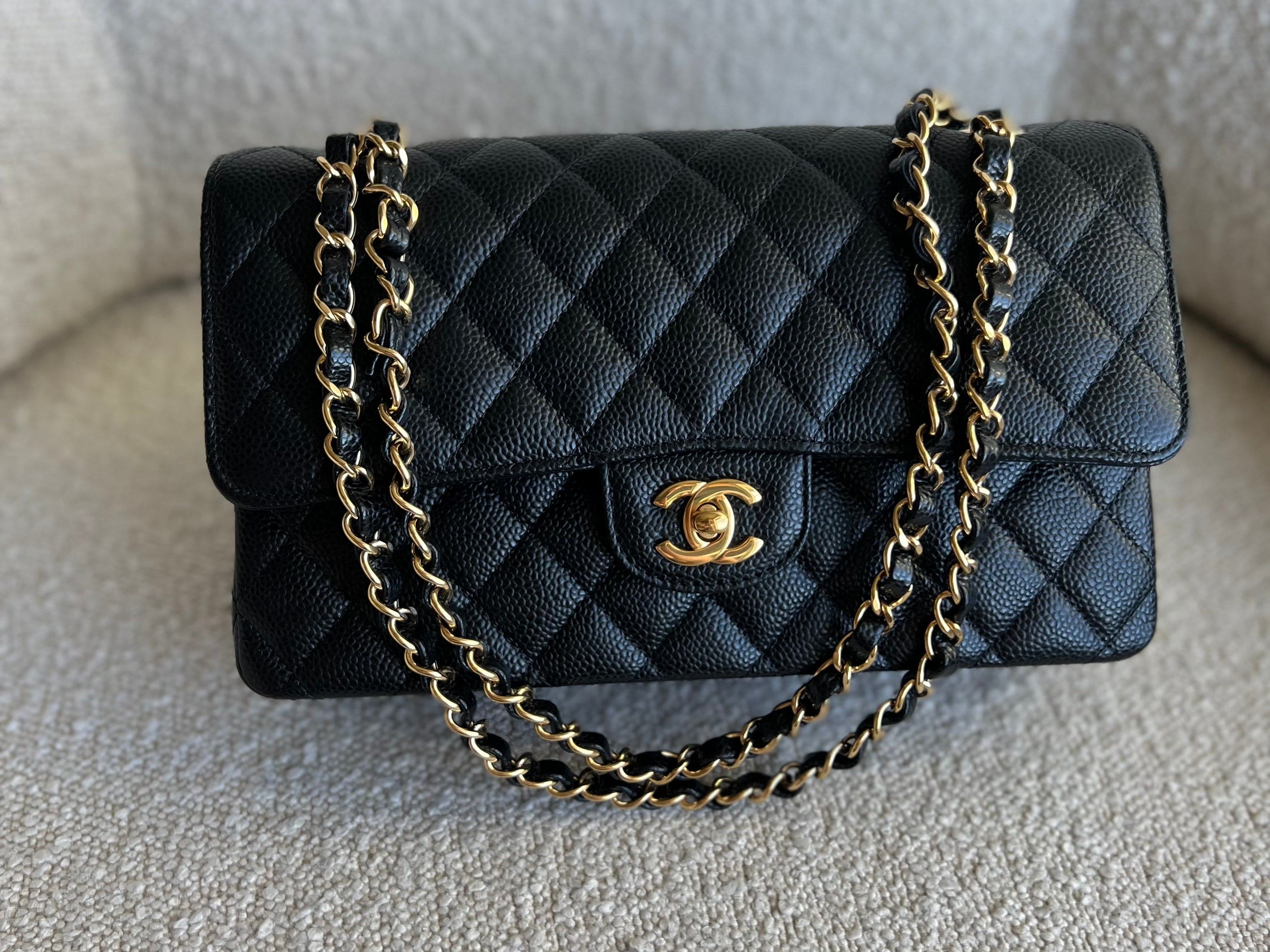 CHANEL Handbag Black Caviar Quilted Classic Flap Medium GHW -Knockoff
