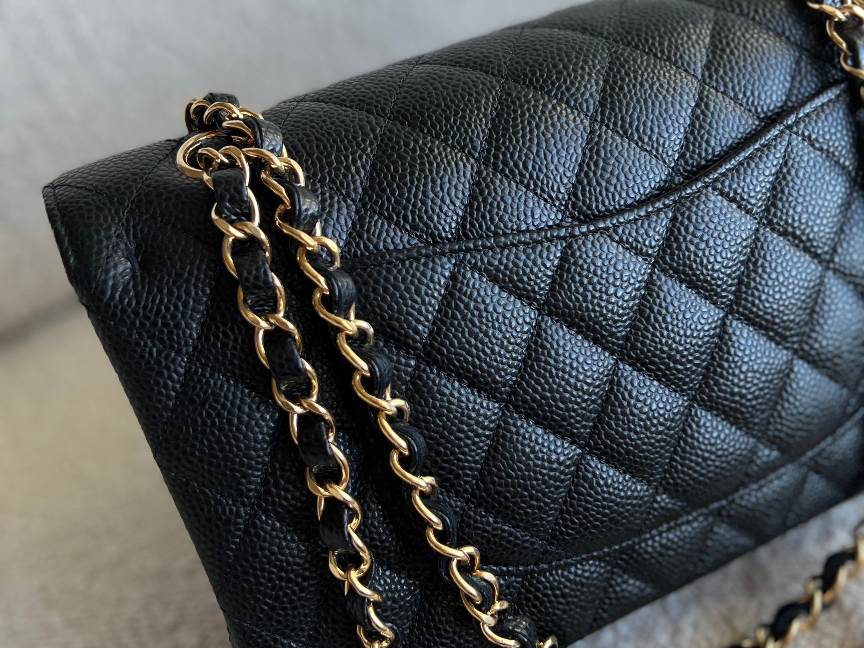 CHANEL Handbag Black Caviar Quilted Classic Flap Medium GHW -Knockoff
