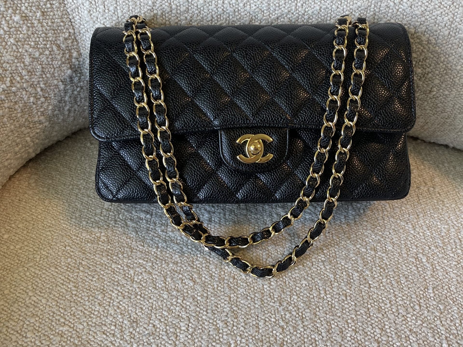 CHANEL Handbag Black Caviar Quilted Classic Flap Medium LGHW -Knockoff
