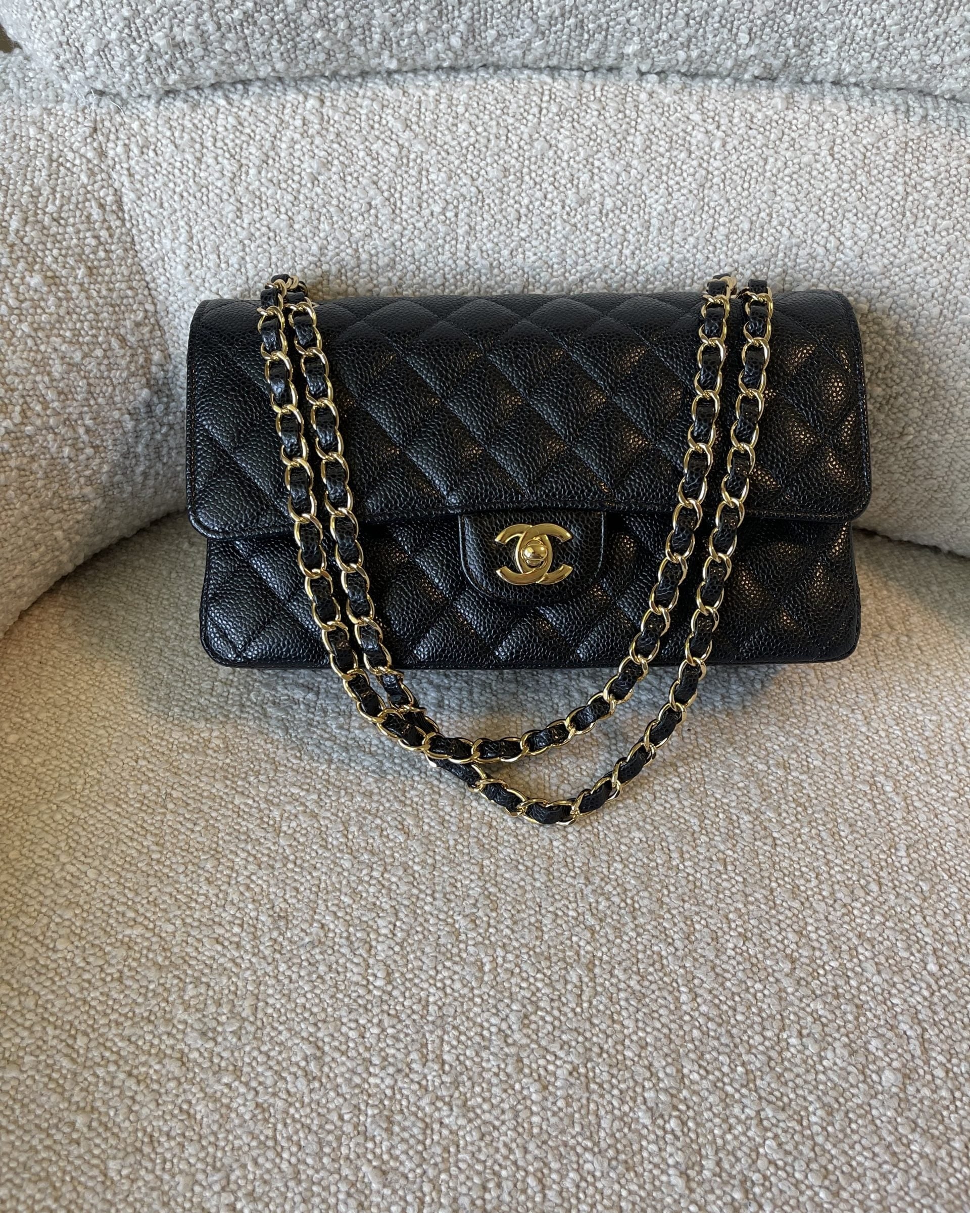 CHANEL Handbag Black Caviar Quilted Classic Flap Medium LGHW -Knockoff
