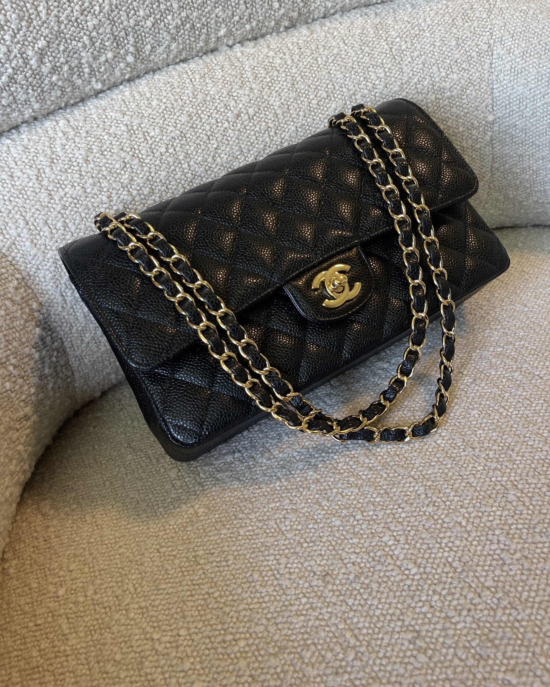 CHANEL Handbag Black Caviar Quilted Classic Flap Medium LGHW -Knockoff
