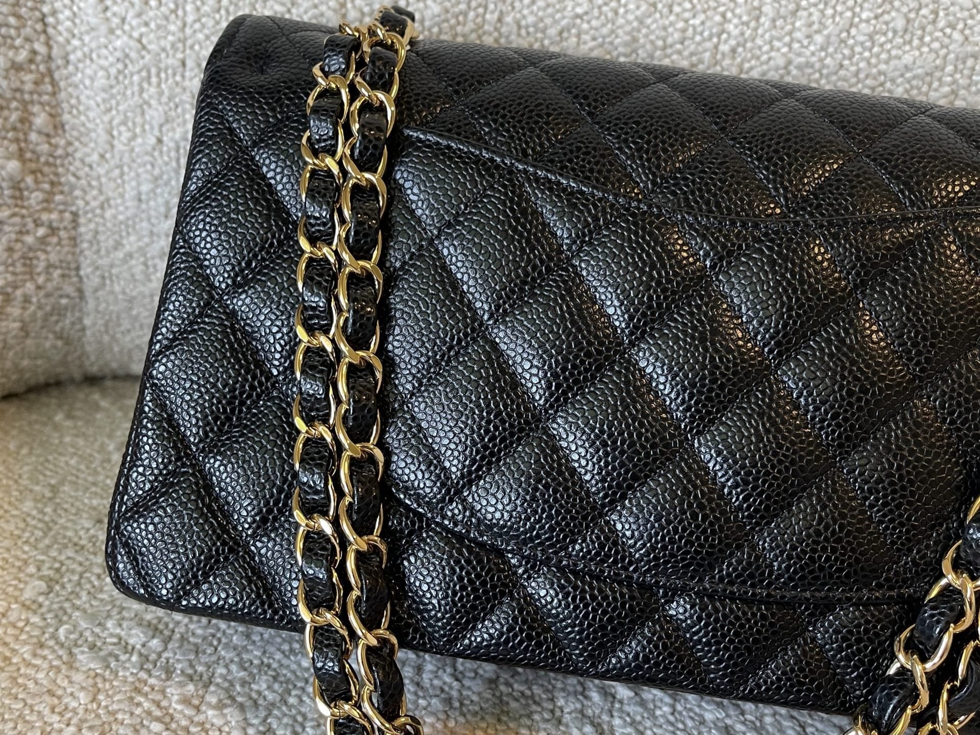 CHANEL Handbag Black Caviar Quilted Classic Flap Medium LGHW -Knockoff
