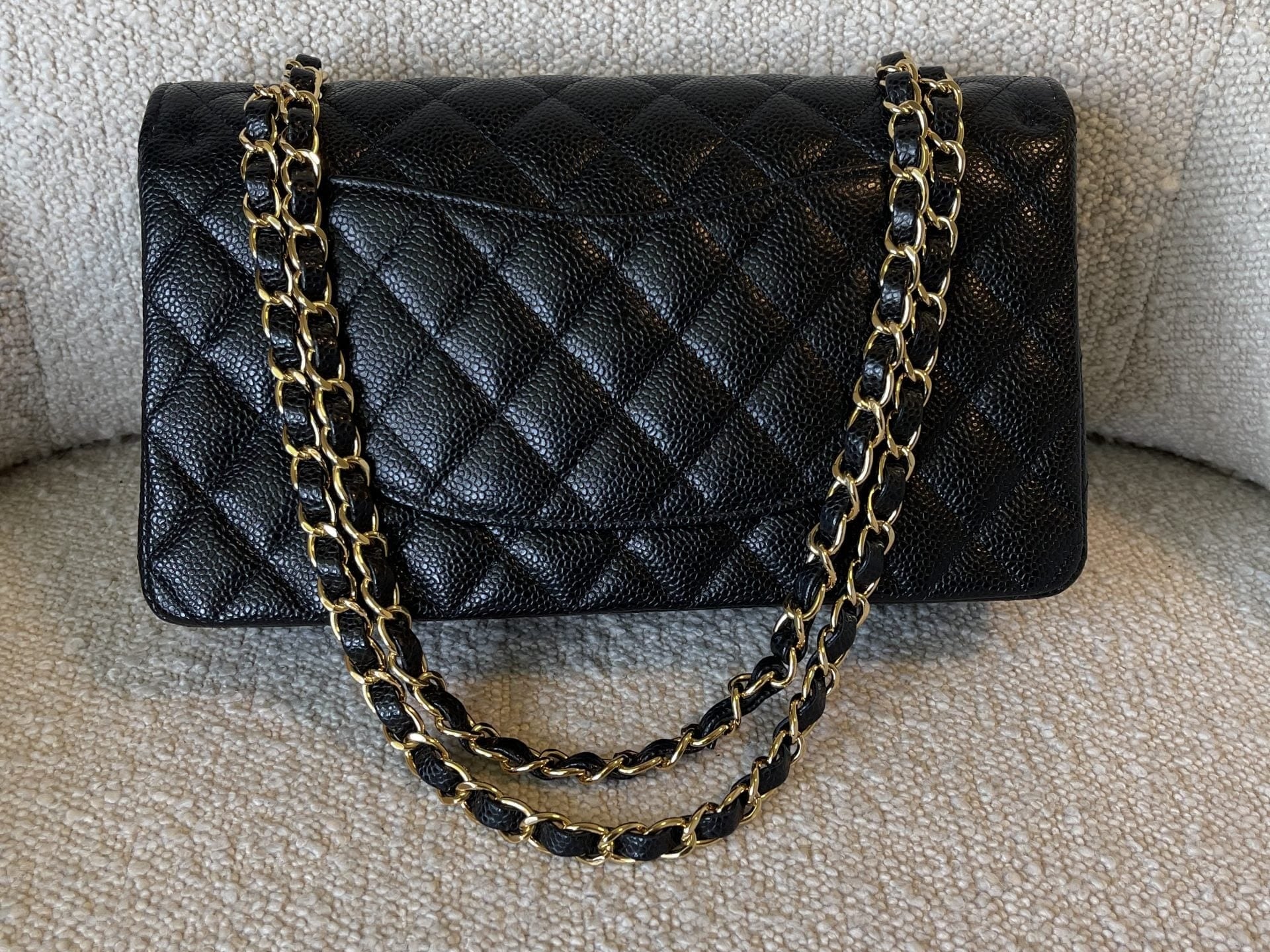 CHANEL Handbag Black Caviar Quilted Classic Flap Medium LGHW -Knockoff
