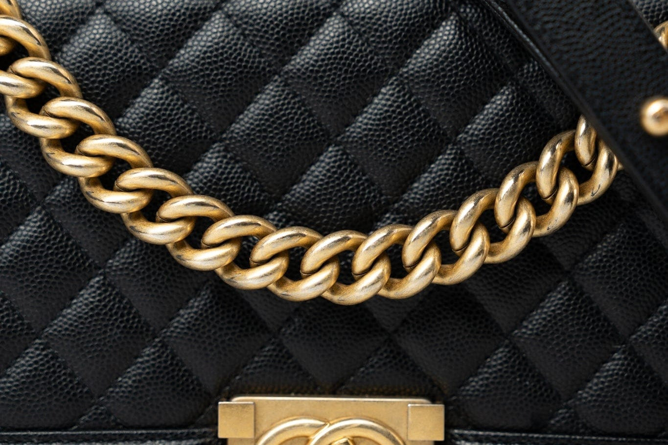 CHANEL Handbag Black Caviar Quilted Old Medium Boy Bag Aged Gold Hardware -Knockoff
