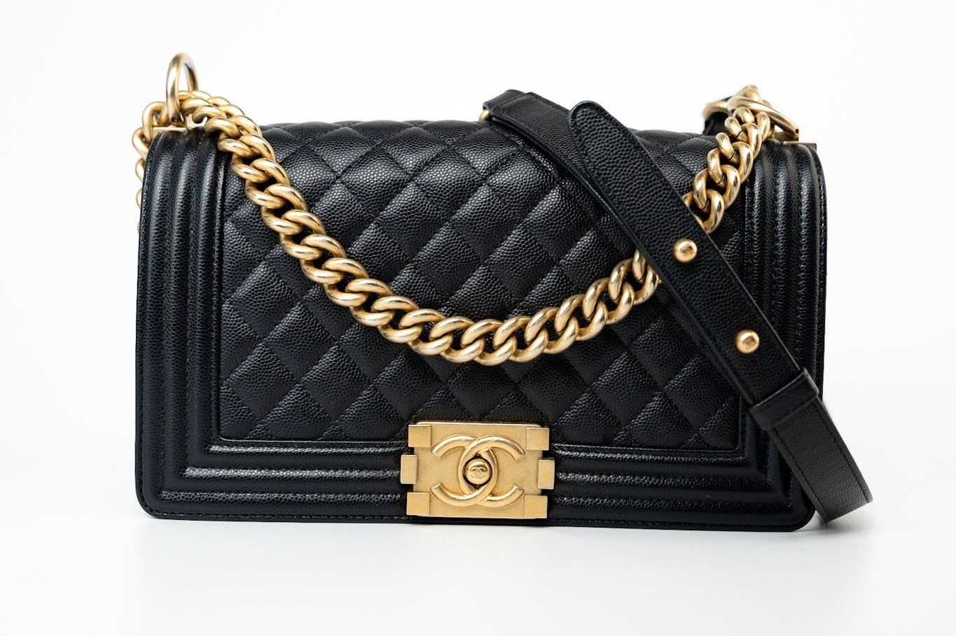 CHANEL Handbag Black Caviar Quilted Old Medium Boy Bag Aged Gold Hardware -Knockoff
