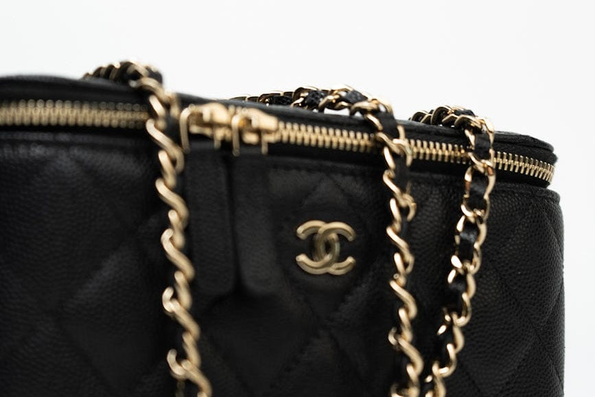 CHANEL Handbag Black Caviar Quilted Small Vanity Case LGHW -Knockoff
