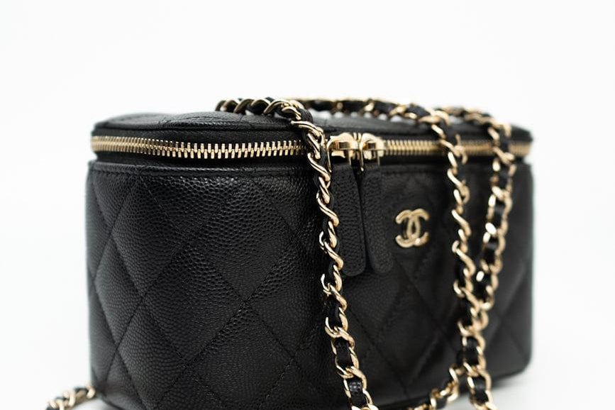 CHANEL Handbag Black Caviar Quilted Small Vanity Case LGHW -Knockoff
