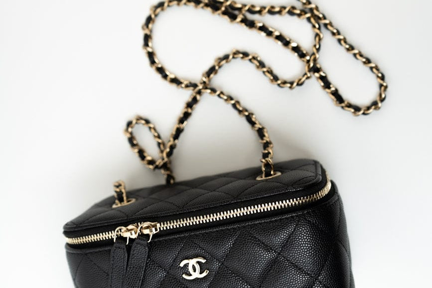 CHANEL Handbag Black Caviar Quilted Small Vanity Case LGHW -Knockoff
