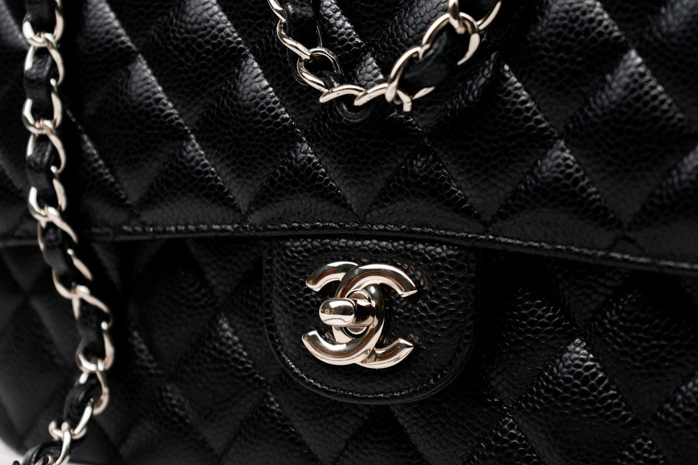 CHANEL Handbag Black Classic Flap Medium Caviar Quilted Silver Hardware -Knockoff
