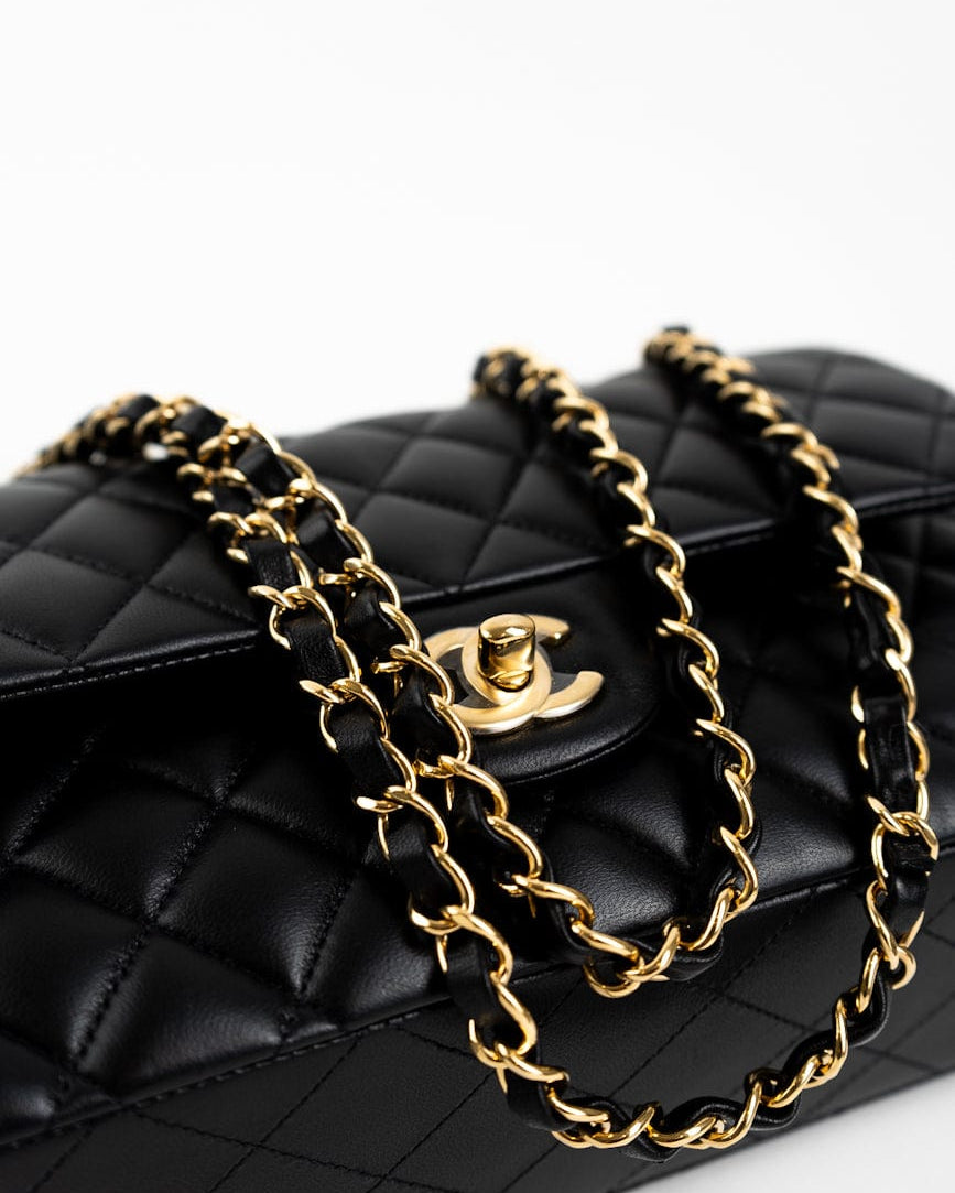 CHANEL Handbag Black Lambskin Quilted Classic Flap Medium GHW -Knockoff
