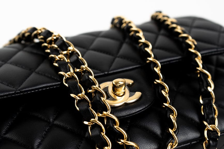 CHANEL Handbag Black Lambskin Quilted Classic Flap Medium GHW -Knockoff
