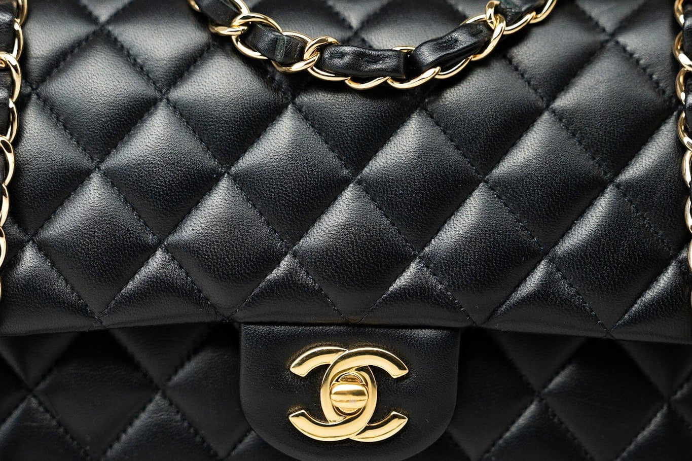 CHANEL Handbag Black Lambskin Quilted Medium Classic Flap Gold Hardware -Knockoff
