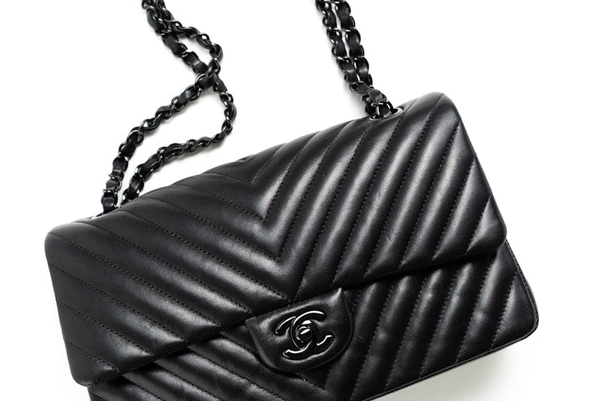 CHANEL Handbag Black So Black Lambskin Chevron Medium Classic Flap -Knockoff
