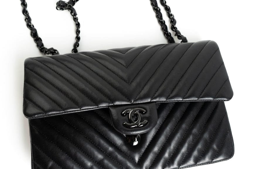 CHANEL Handbag Black So Black Lambskin Chevron Medium Classic Flap -Knockoff
