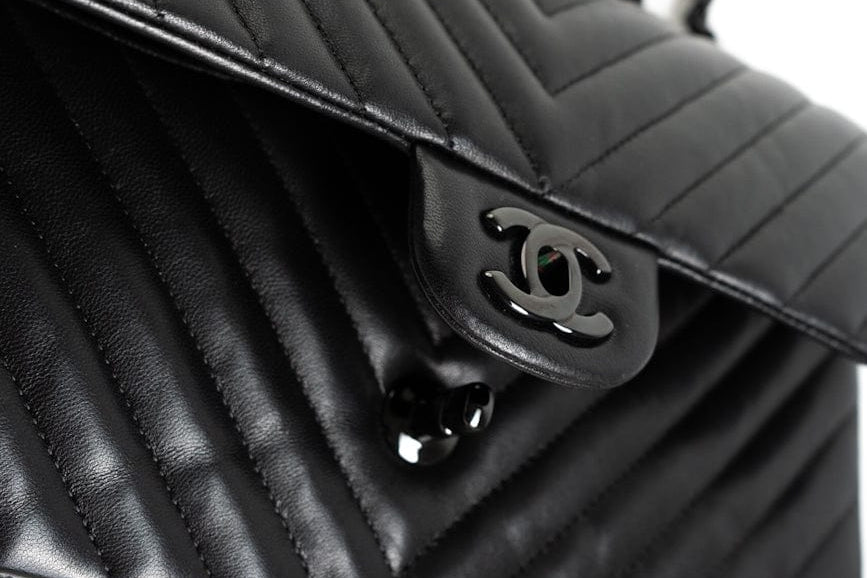 CHANEL Handbag Black So Black Lambskin Chevron Medium Classic Flap -Knockoff
