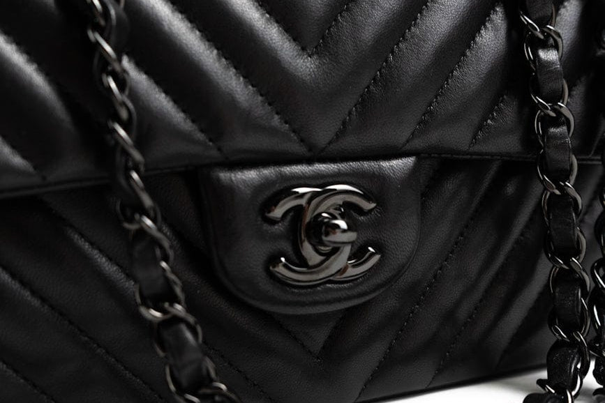 CHANEL Handbag Black So Black Lambskin Chevron Medium Classic Flap -Knockoff
