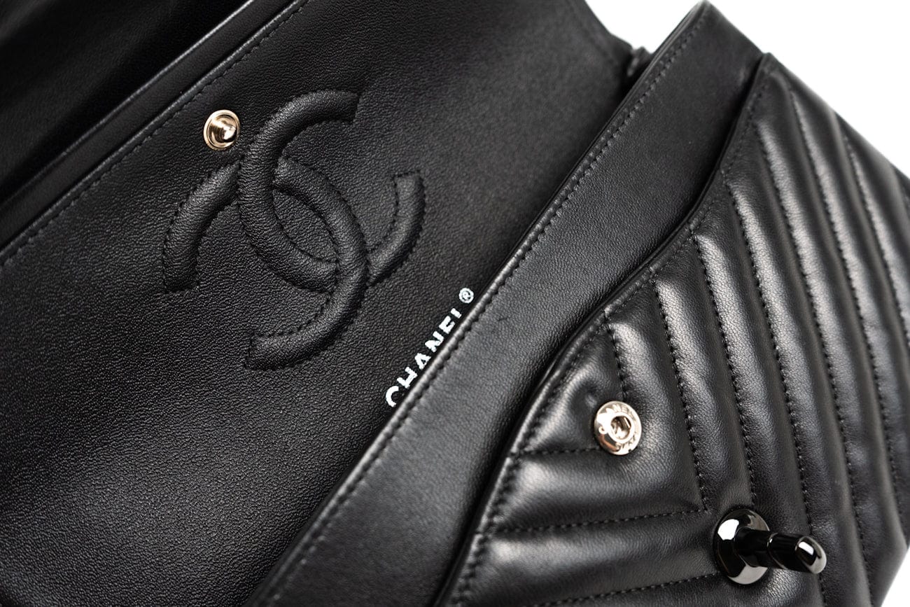 CHANEL Handbag Black So Black Lambskin Chevron Medium Classic Flap -Knockoff
