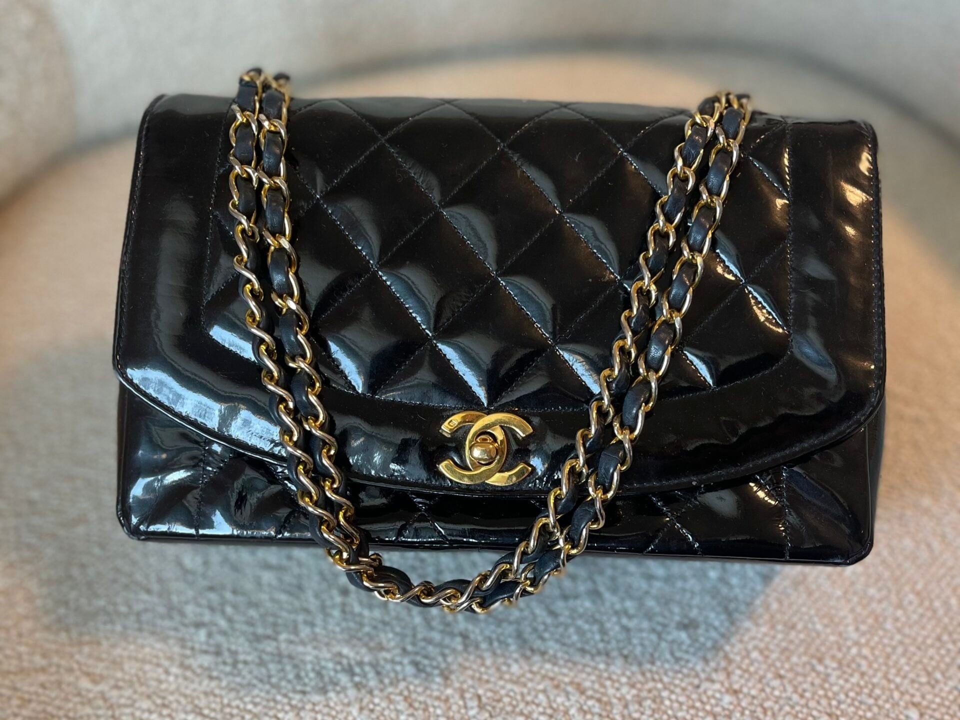 CHANEL Handbag Black Vintage Black Patent Quilted Diana Flap Medium GHW -Knockoff
