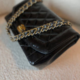 CHANEL Handbag Black Vintage Black Patent Quilted Diana Flap Medium GHW -Knockoff
