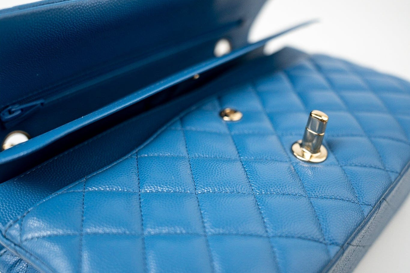 CHANEL Handbag Blue 20S Blue Caviar Quilted Classic Flap Medium Light Gold Hardware -Knockoff
