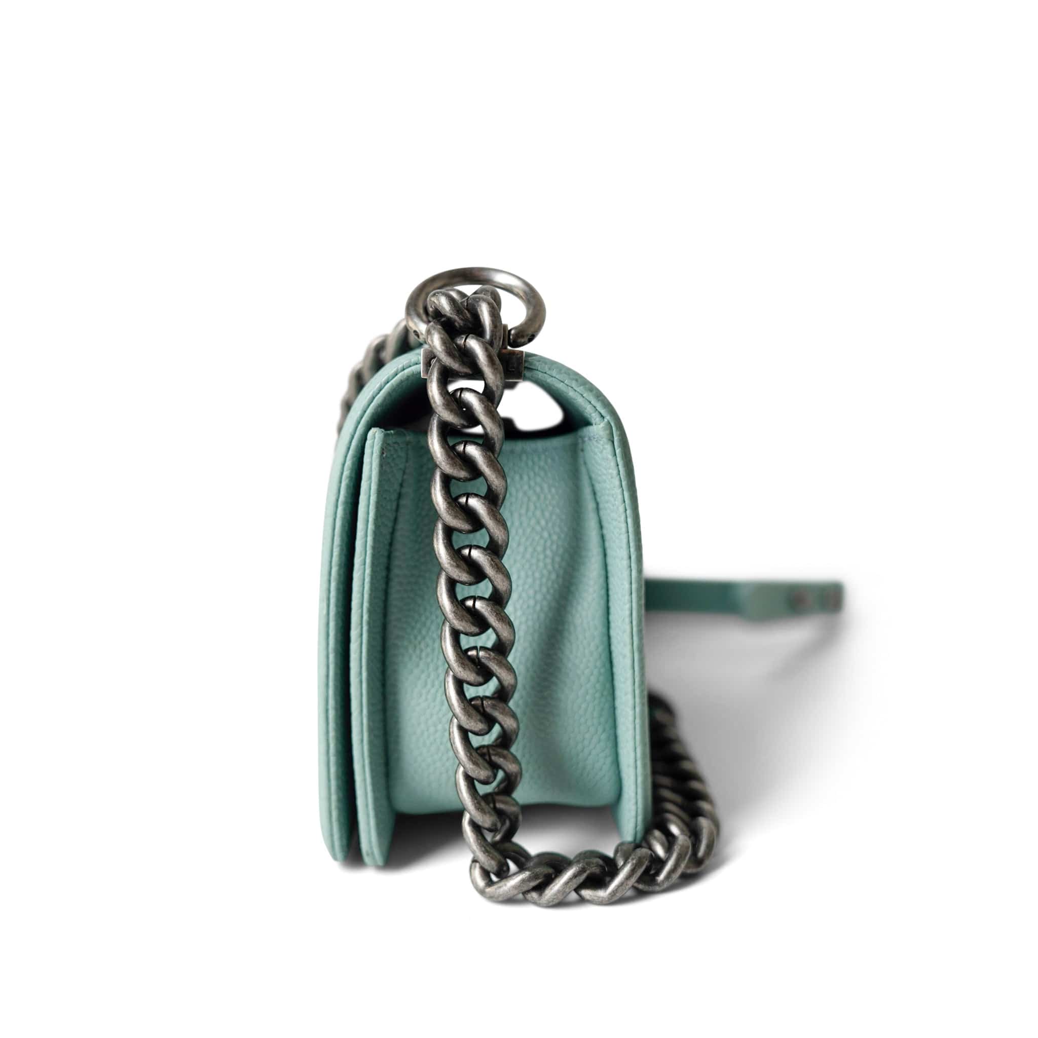 CHANEL Handbag Boy / Green 20C Tiffany Blue Caviar Chevron Small Boy Bag Ruthenium Hardware -Knockoff
