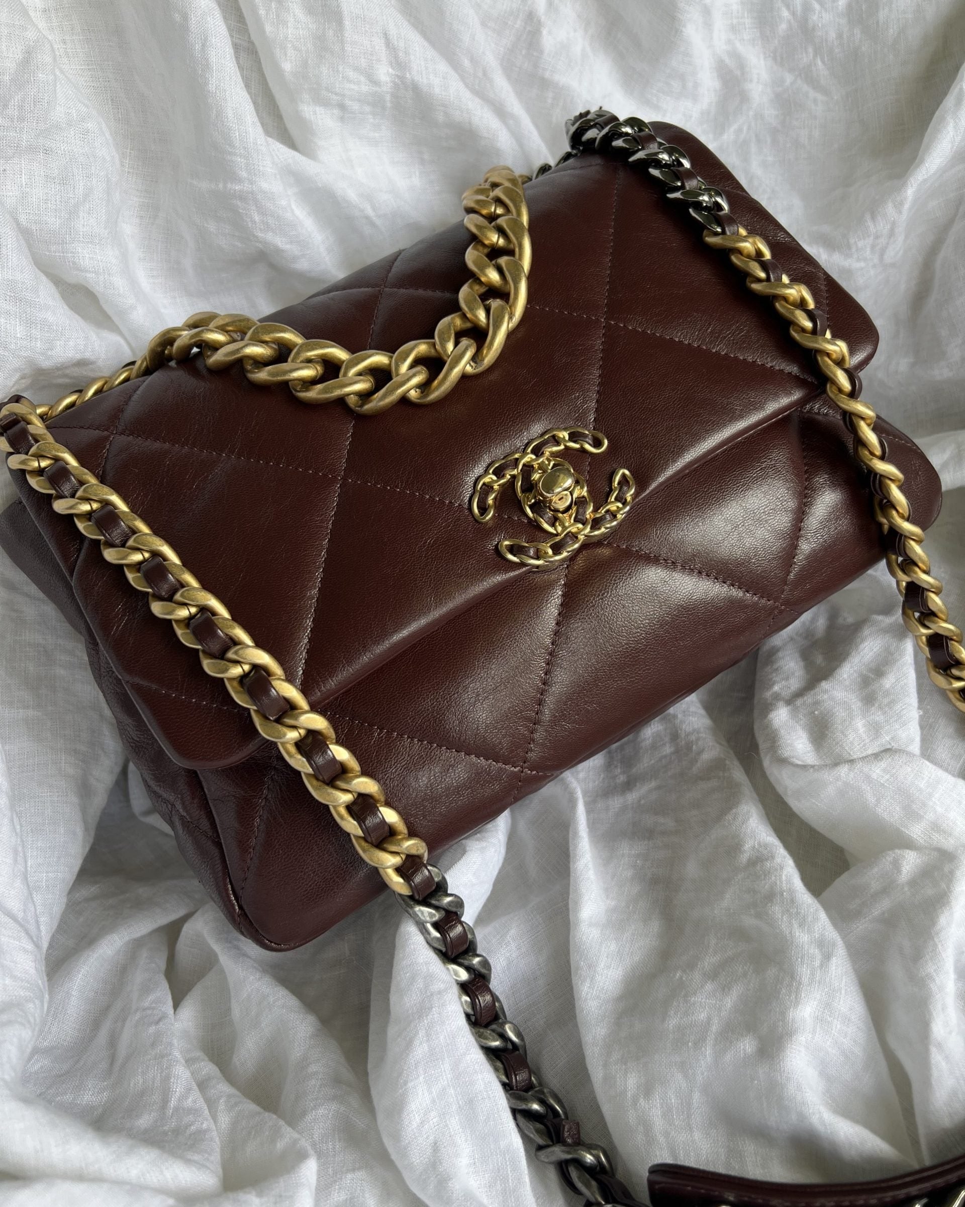 CHANEL Handbag Burgundy Goatskin Quilted 19 Flap Medium/Large Mixed Hardware -Knockoff
