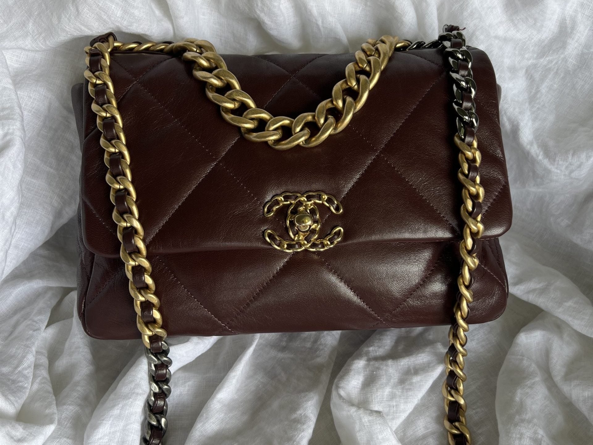 CHANEL Handbag Burgundy Goatskin Quilted 19 Flap Medium/Large Mixed Hardware -Knockoff
