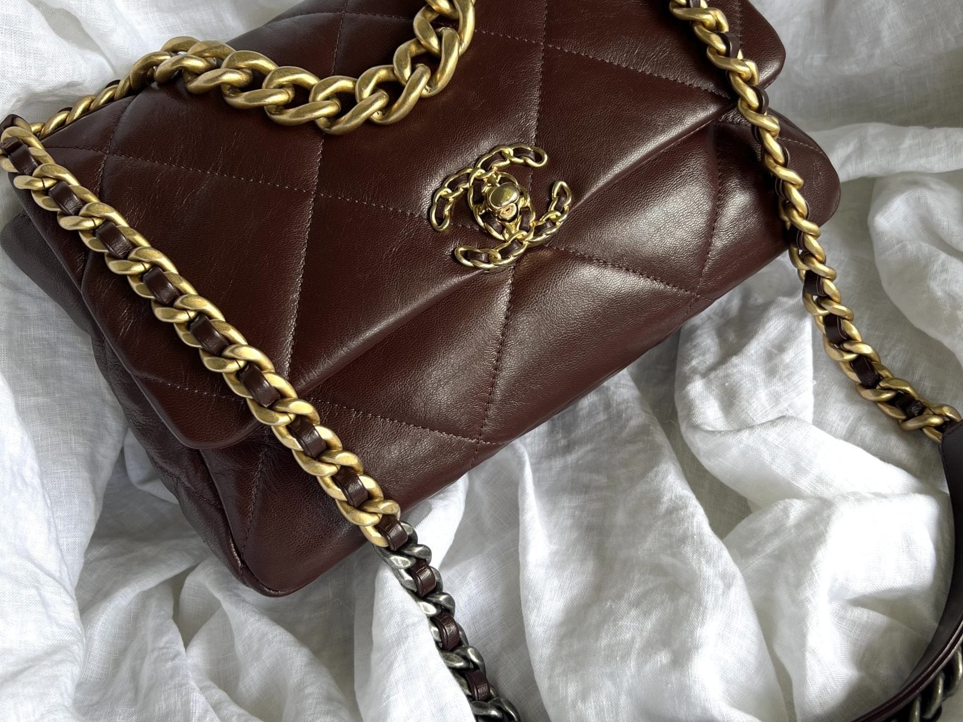 CHANEL Handbag Burgundy Goatskin Quilted 19 Flap Medium/Large Mixed Hardware -Knockoff
