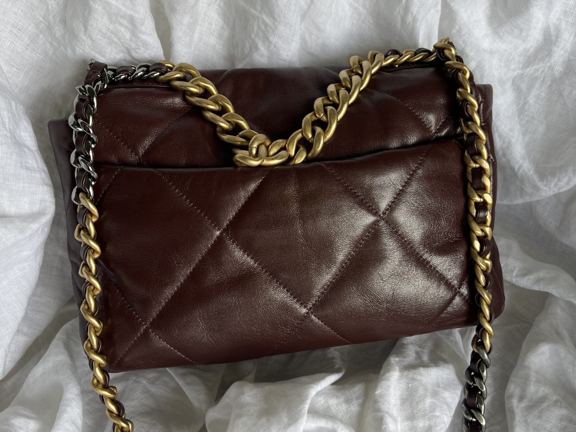 CHANEL Handbag Burgundy Goatskin Quilted 19 Flap Medium/Large Mixed Hardware -Knockoff
