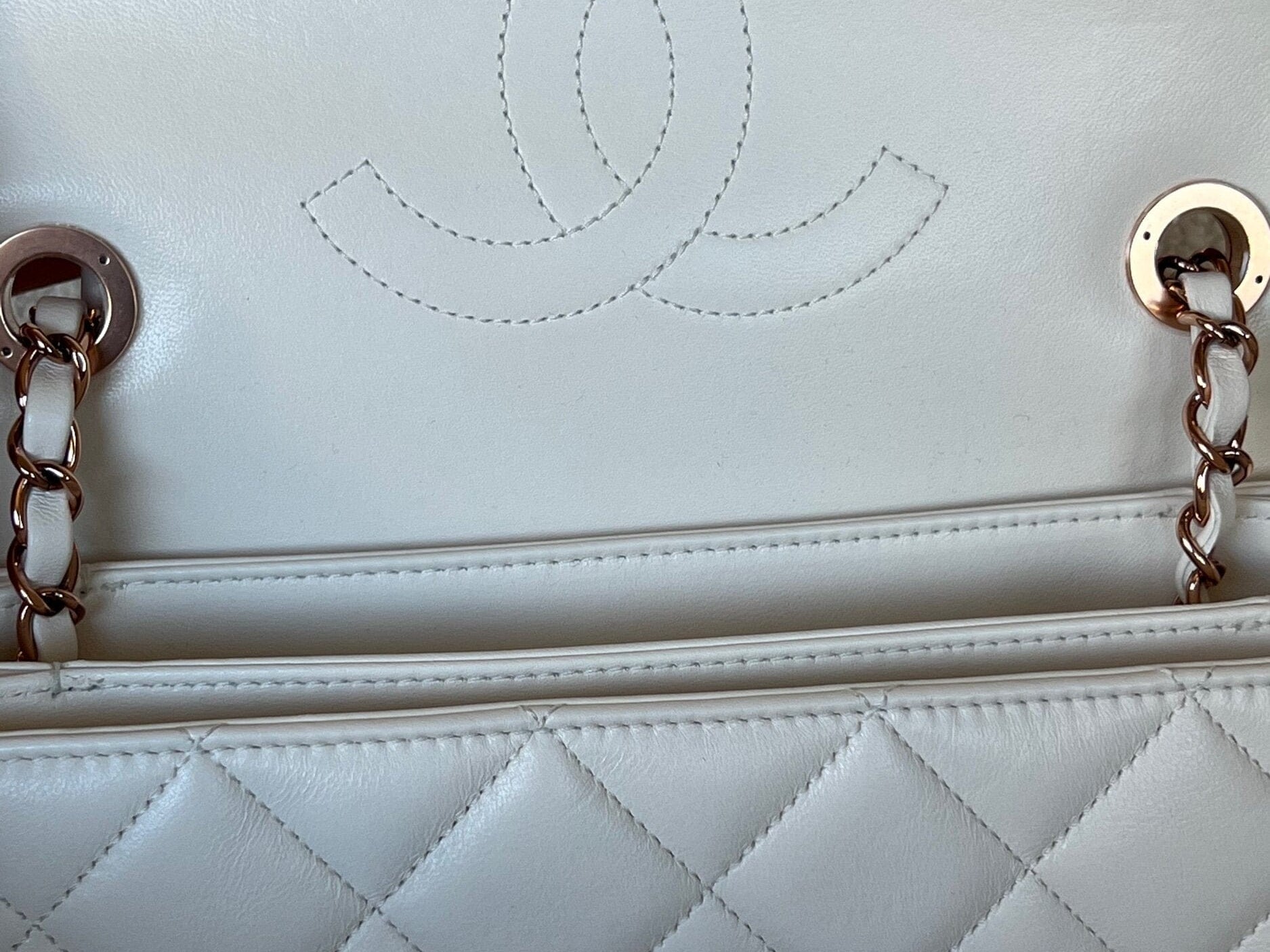 CHANEL Handbag Chanel 21B Small White Lambskin Quilted Trendy CC w/ Rose Gold Hardware -Knockoff
