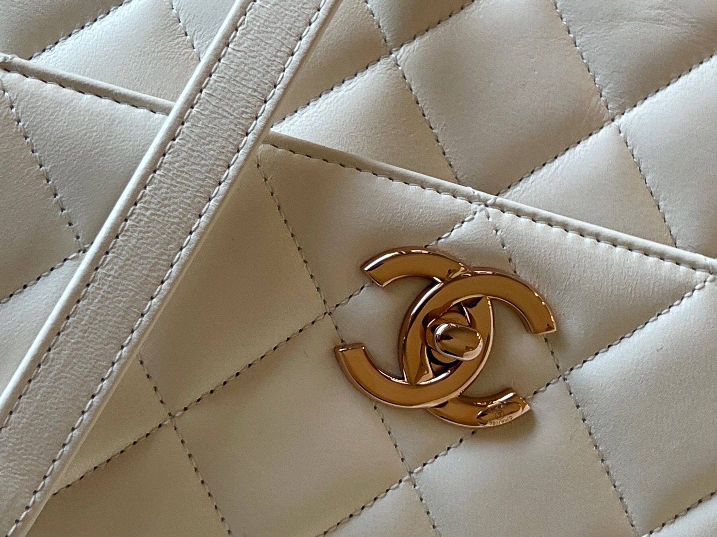 CHANEL Handbag Chanel 21B Small White Lambskin Quilted Trendy CC w/ Rose Gold Hardware -Knockoff
