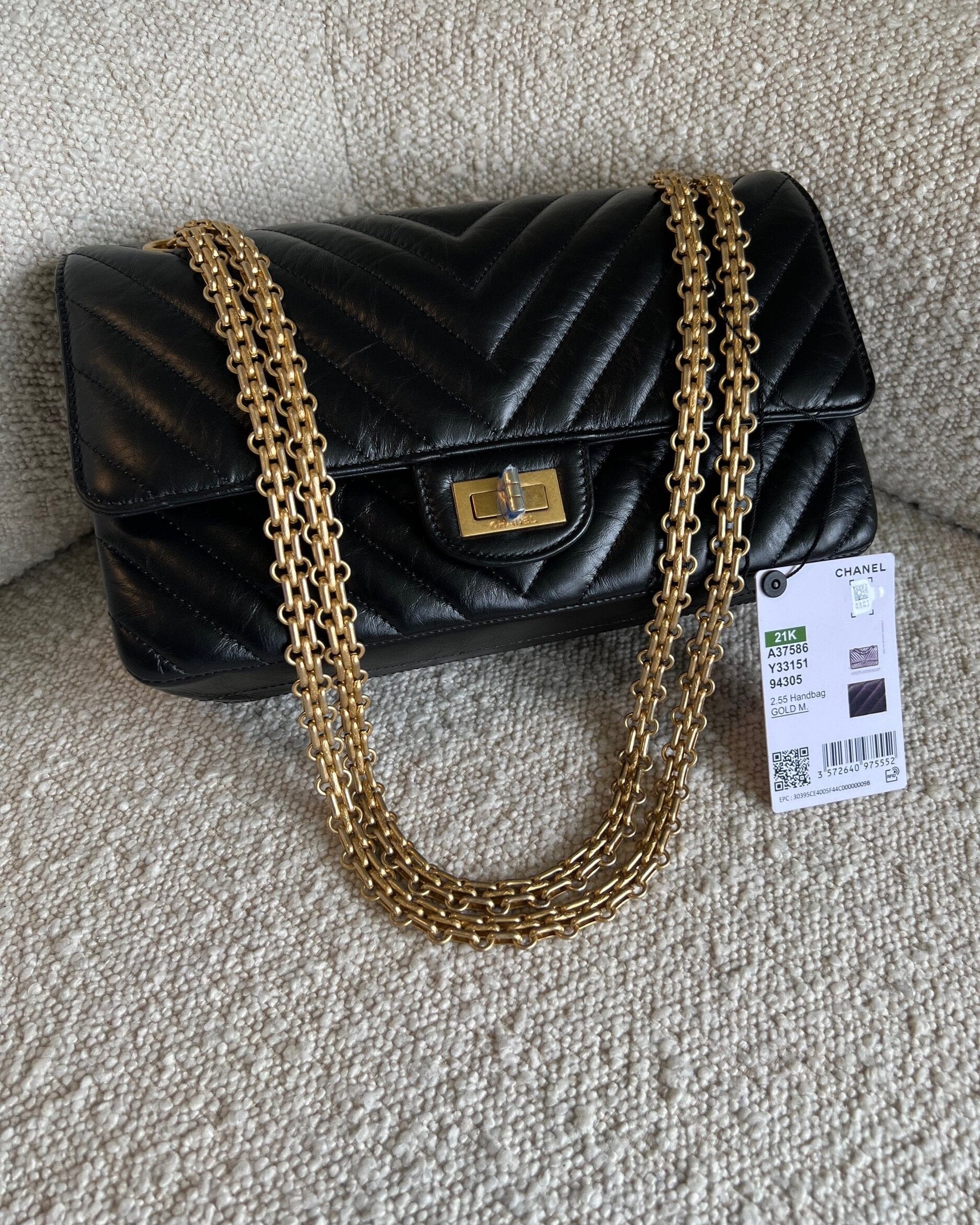 CHANEL Handbag Chanel 21K Reissue 2.55 Black Chevron Aged Calfskin Quilted 225 (Medium) AGHW -Knockoff
