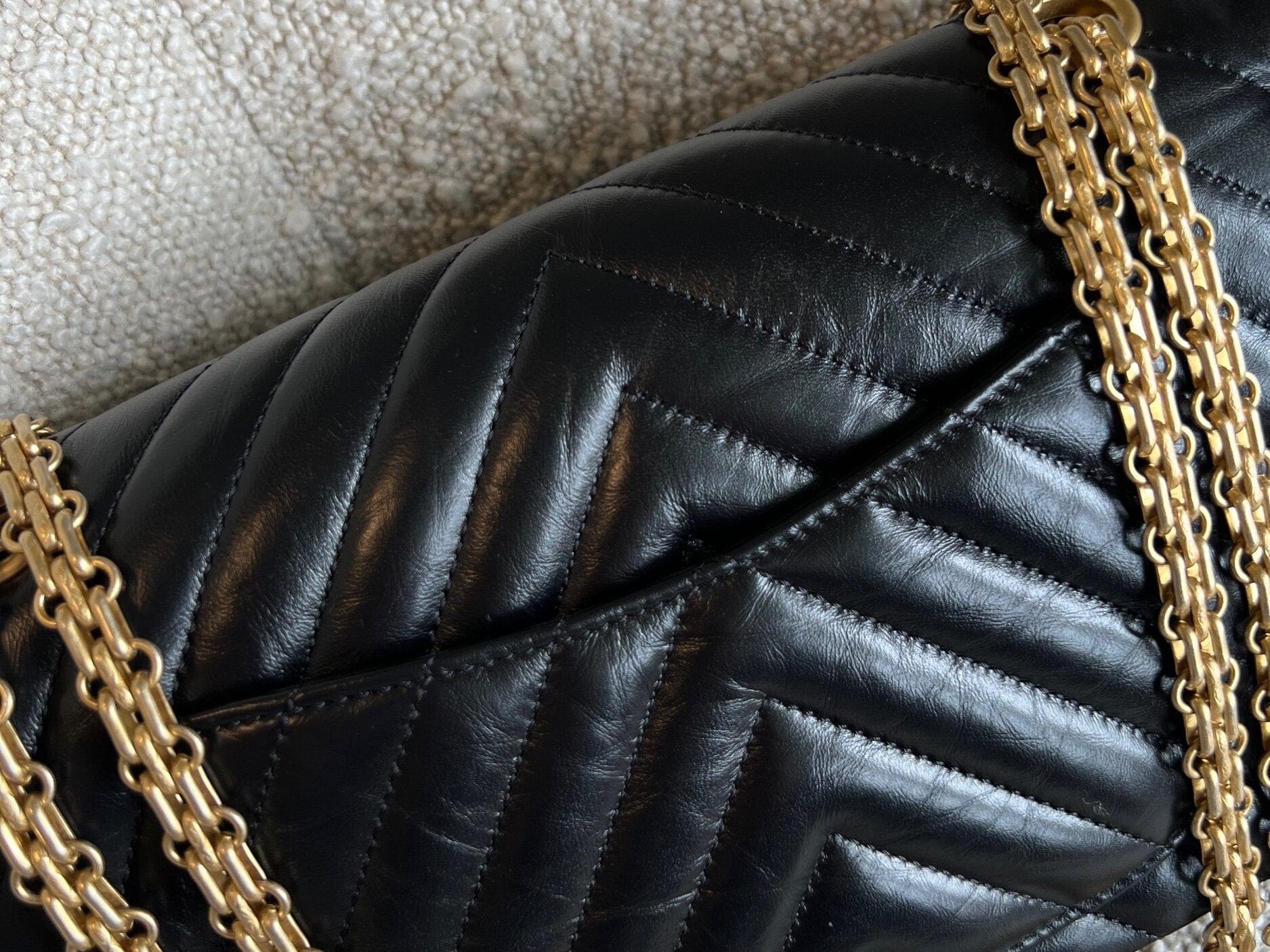 CHANEL Handbag Chanel 21K Reissue 2.55 Black Chevron Aged Calfskin Quilted 225 (Medium) AGHW -Knockoff
