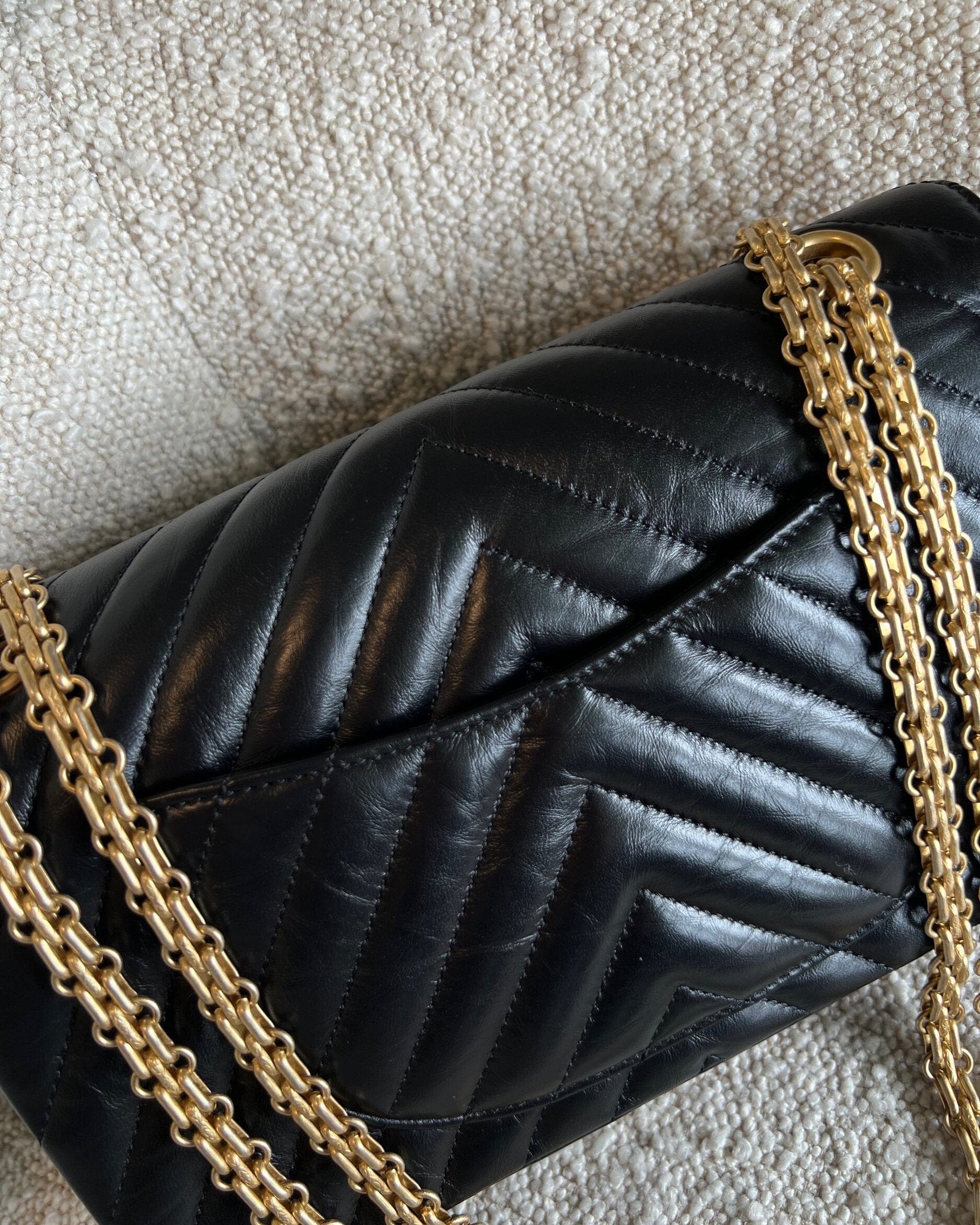 CHANEL Handbag Chanel 21K Reissue 2.55 Black Chevron Aged Calfskin Quilted 225 (Medium) AGHW -Knockoff
